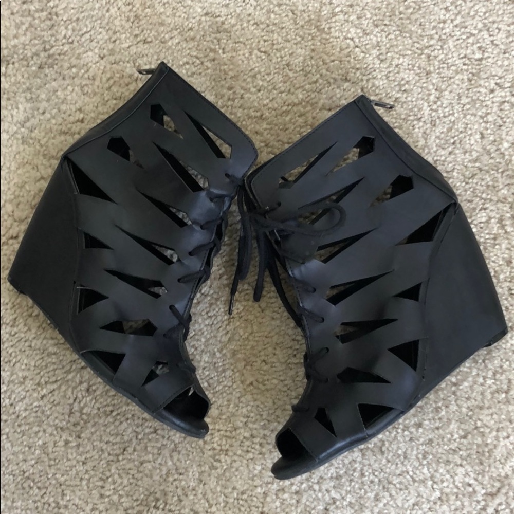 MIA gladiator caged sandals 7.5